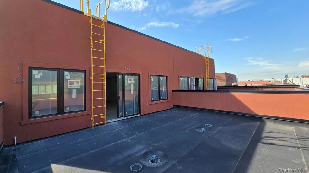 More Photos Of 18-26 Steinway st, Astoria Warehouse For Sale