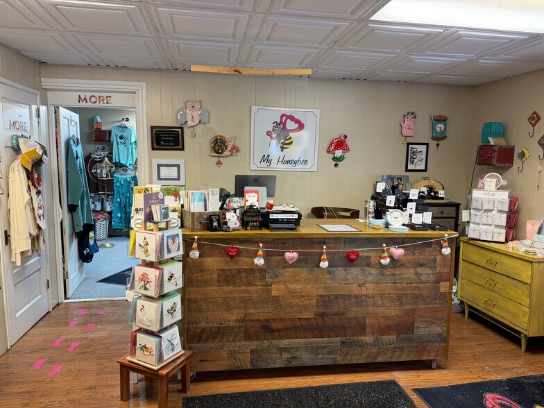 More Photos Of 138 W Main St, Ligonier Township Storefront Retail Residential For Sale