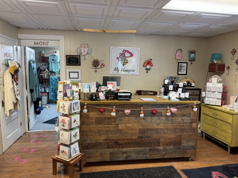 More Photos Of 138 W Main St, Ligonier Township Storefront Retail Residential For Sale