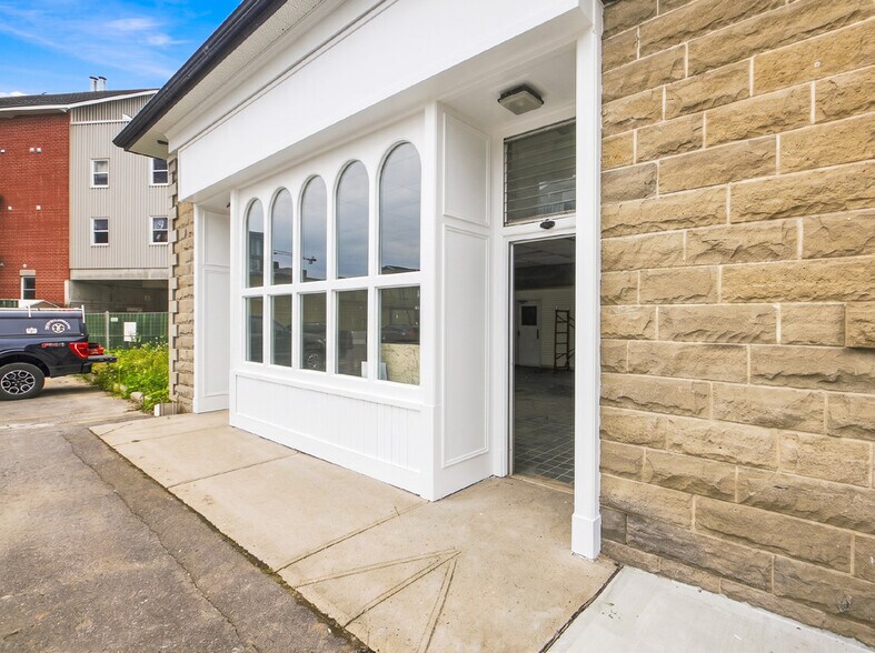 More Photos Of , Kingston General Retail For Sale
