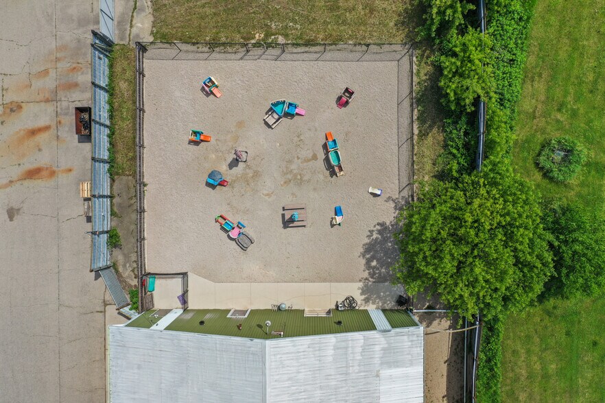 More Photos Of 1129 W Fond Du Lac St, Ripon Storefront For Sale