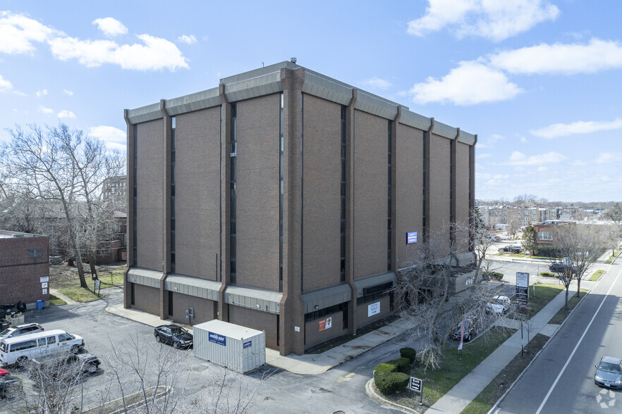 More Photos Of 4909 W Division St, Chicago Medical For Sale