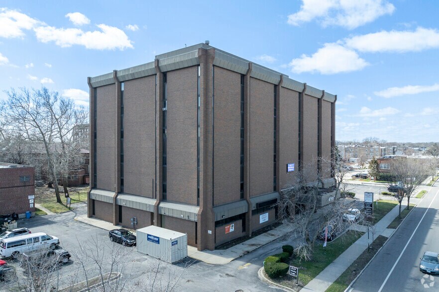 More Photos Of 4909 W Division St, Chicago Medical For Sale