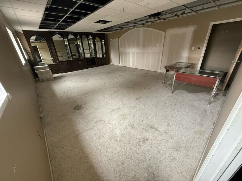 More Photos Of 504 E Dorothy Ln, Dayton Storefront Retail Residential For Sale