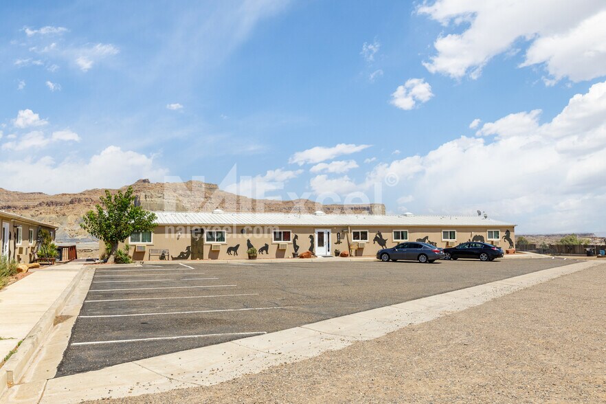 More Photos Of 605 S Independence Dr, Big Water Hotel For Sale