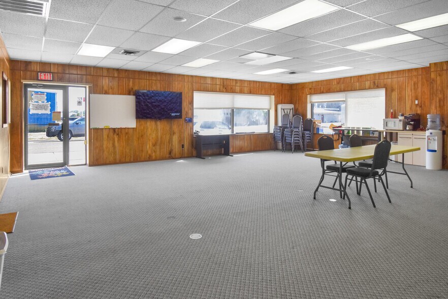 More Photos Of 603 E 2nd St, Ogallala Showroom For Sale