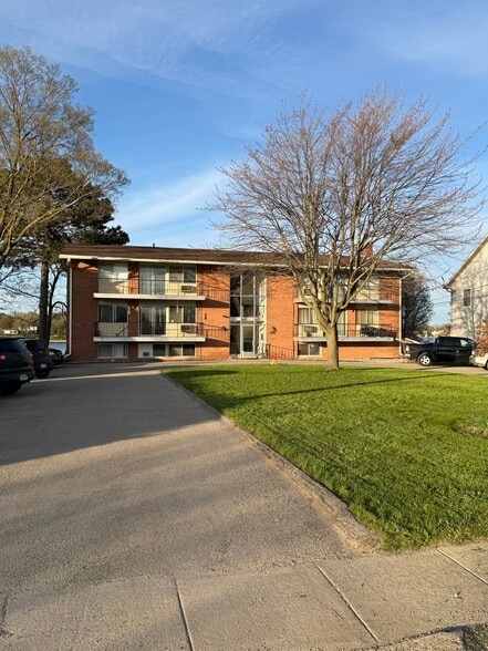 More Photos Of 408 N Liberty St, Belleville Apartments For Sale