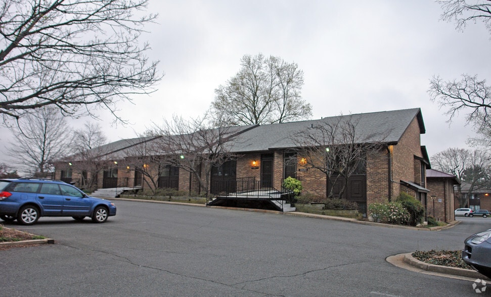 Primary Photo Of 311 Maple Ave W, Vienna Medical For Lease