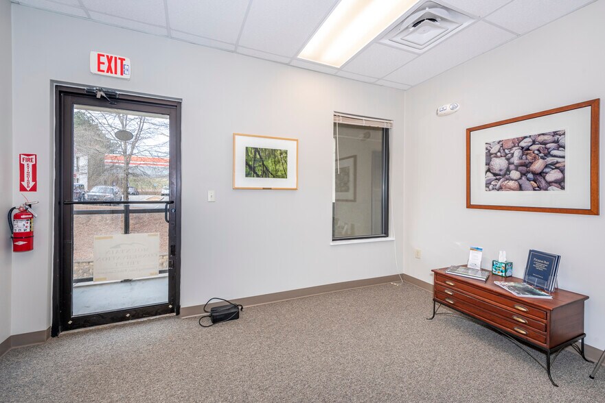 More Photos Of 12 Sammy McGhee Blvd, Jasper Medical For Sale