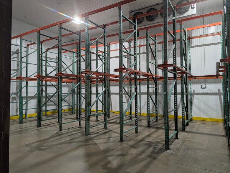 More Photos Of 1176-1184 113th St, Grand Prairie Distribution For Lease