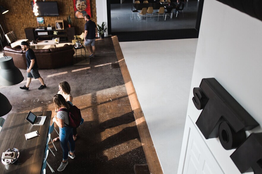 More Photos Of 203 Cooper Ave N, Saint Cloud Flex For Lease