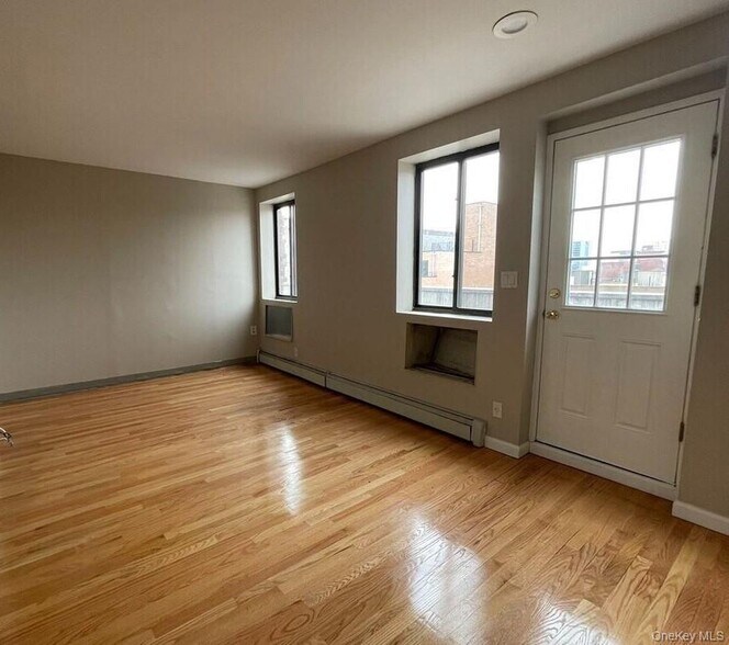 More Photos Of 13225 Pople Ave, Flushing Apartments For Sale