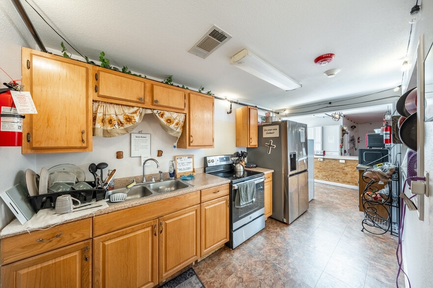 More Photos Of 3402 Goodnight Blvd, Wills Point Research And Development For Sale