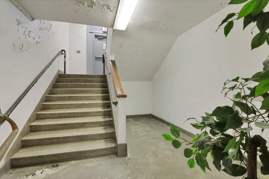 More Photos Of 300 E Auburn Ave, Springfield Office For Sale