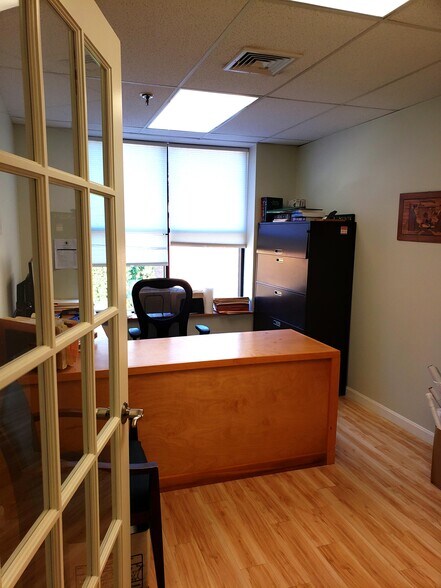 More Photos Of 6-10 University Dr, Amherst Unknown For Lease