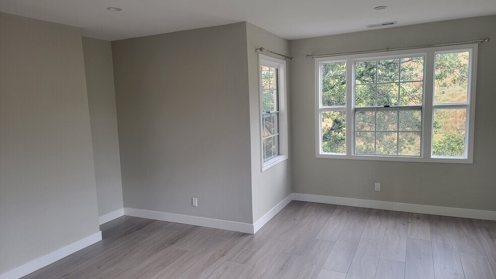 More Photos Of 11346 Santol Dr, Sylmar Apartments For Sale