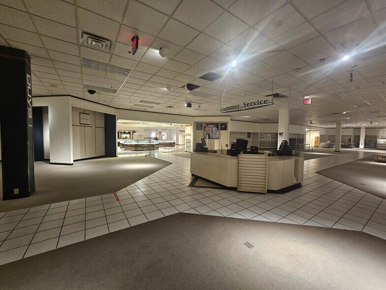 More Photos Of 4129 Wilder Rd, Bay City General Retail For Sale