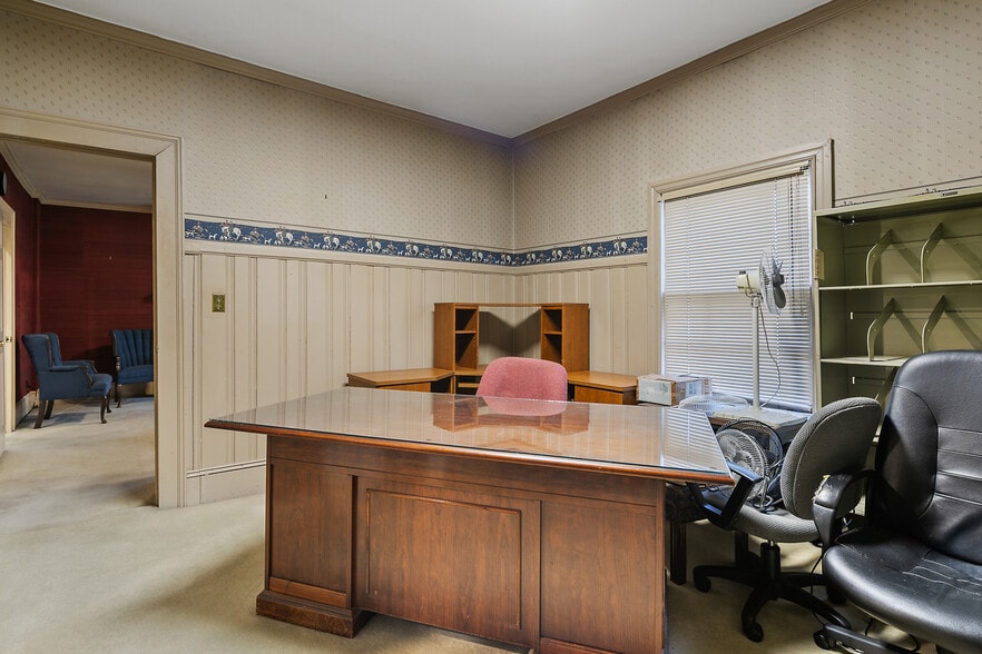 More Photos Of 127 S Cool Spring St, Fayetteville Office For Sale
