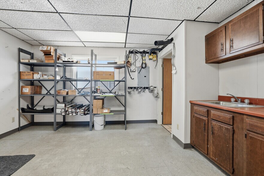 More Photos Of 5500 Prairie Dr, Plover Flex For Sale