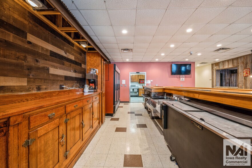 More Photos Of 115 E Main St, Coggon General Retail For Sale