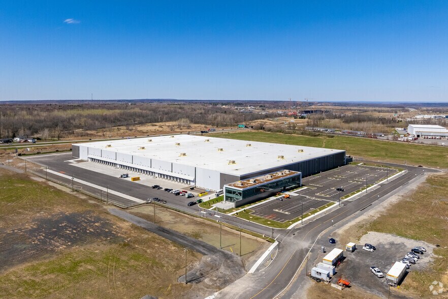 More Photos Of 3501 St De La Synergie, Vaudreuil-dorion Distribution For Lease