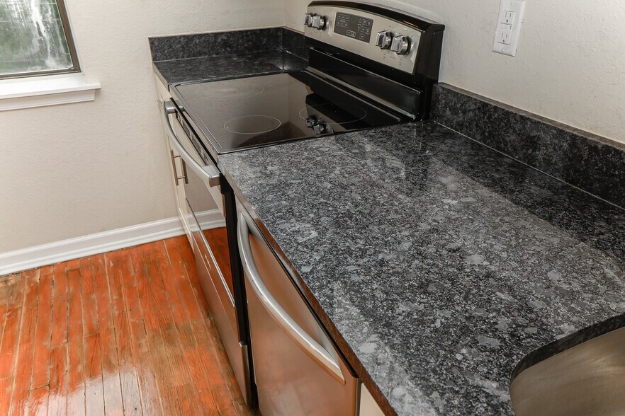 More Photos Of 1000 Gates Ave, Norfolk Apartments For Sale