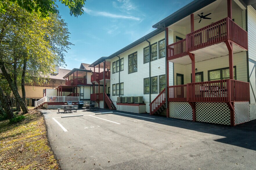 More Photos Of 892 Edelweiss Strasse, Helen Hotel For Sale