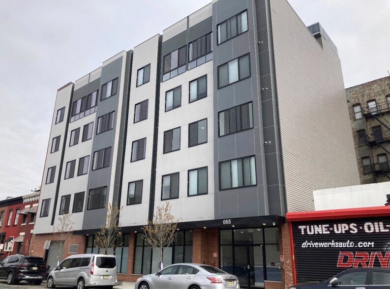 Primary Photo Of 668 Communipaw Ave, Jersey City Apartments For Lease