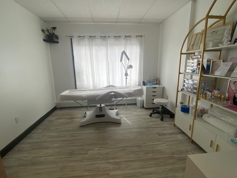 More Photos Of 1923 Post Rd, Warwick Medical For Sale