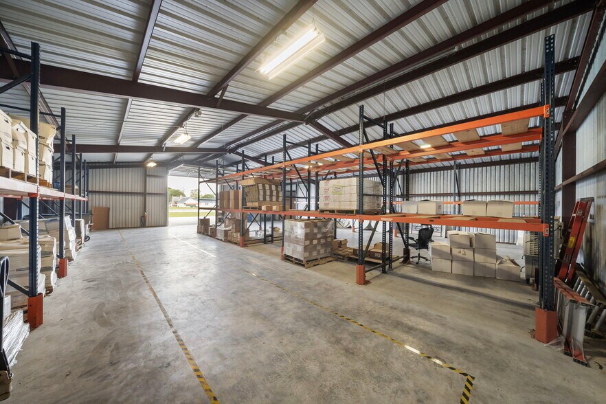 More Photos Of 421 Jones Rd, Highlands Warehouse For Lease