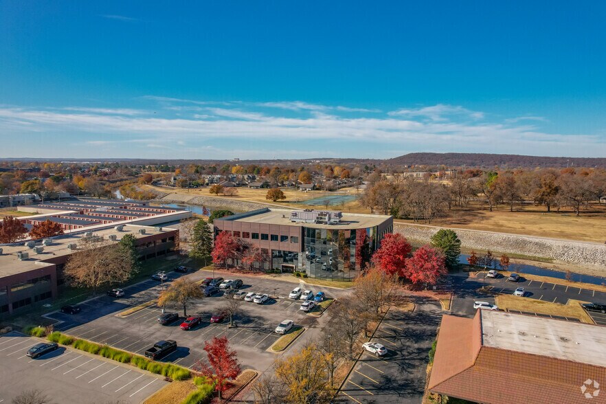 More Photos Of 6450 S Lewis Ave, Tulsa Office For Lease