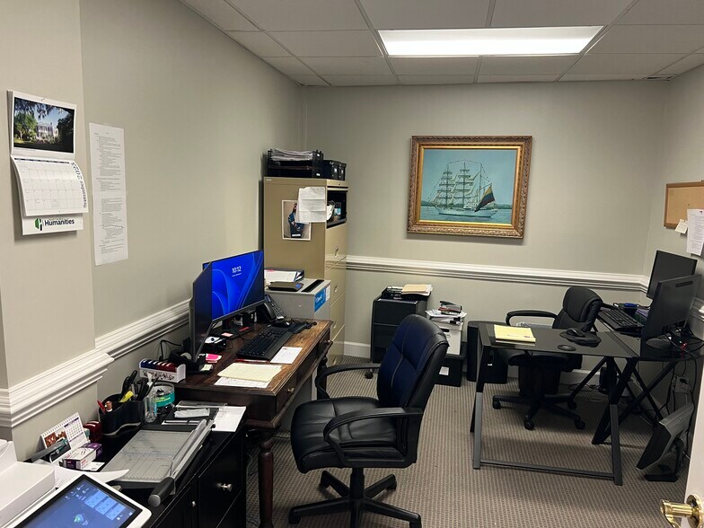 More Photos Of 180 E Bay St, Charleston Office For Lease