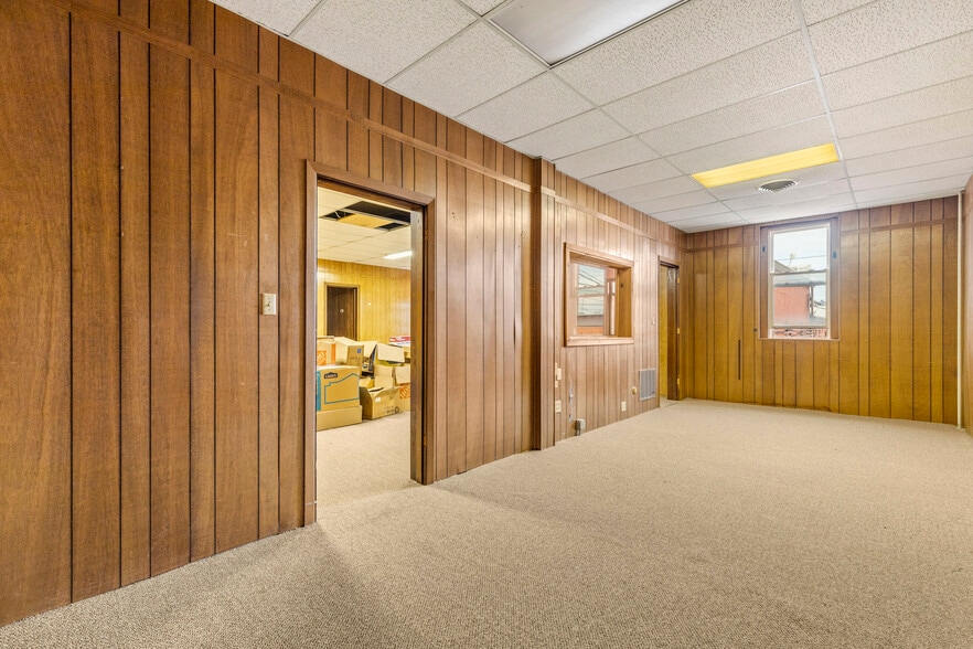 More Photos Of 115-117 W Grand Ave, Tonkawa Storefront Retail Office For Sale
