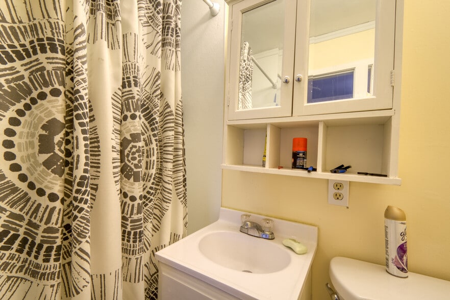 More Photos Of 28 Woodstock Ave, Putnam Specialty For Sale