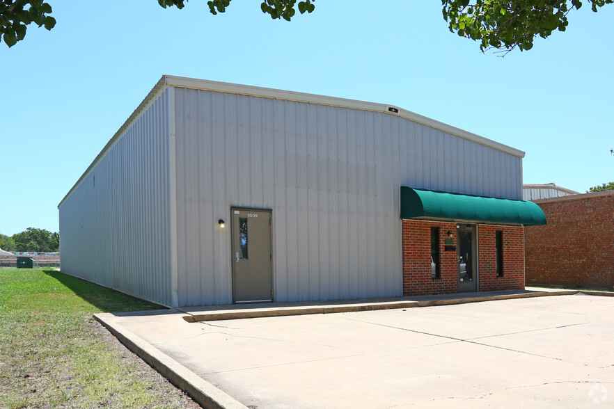 Primary Photo Of 1007 N University Blvd, Norman Flex For Lease