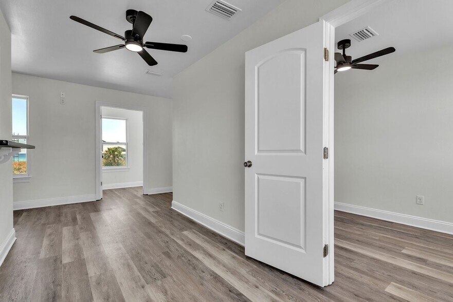 More Photos Of 1140 Fort Pickens Rd, Pensacola Beach General Retail For Sale