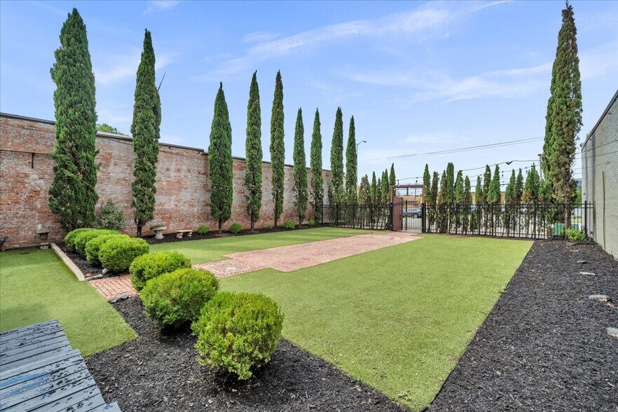 More Photos Of 519 Plum St, Macon-Bibb General Retail For Sale