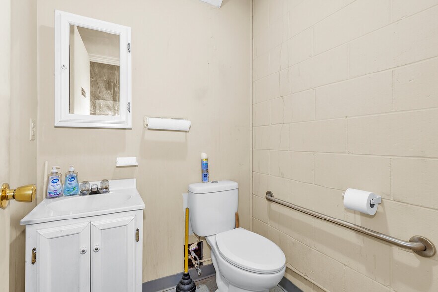 More Photos Of 3635 Whiskey Rd, Aiken Office For Sale