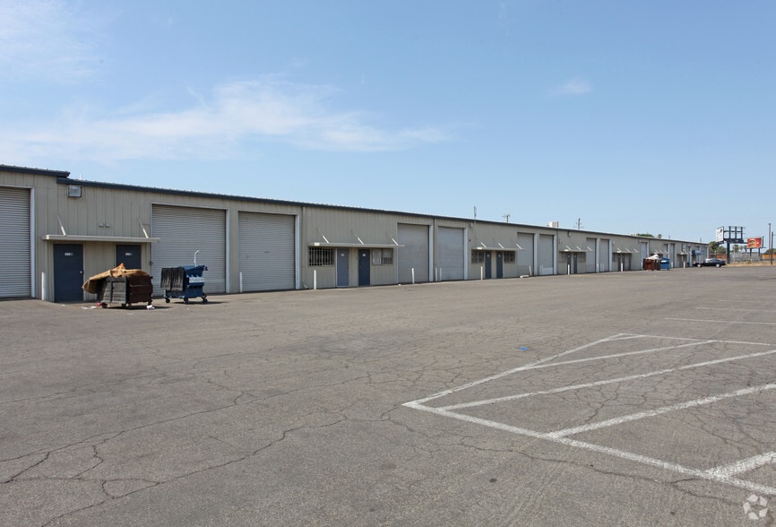 More Photos Of 3164 N Marks Ave, Fresno Warehouse For Sale