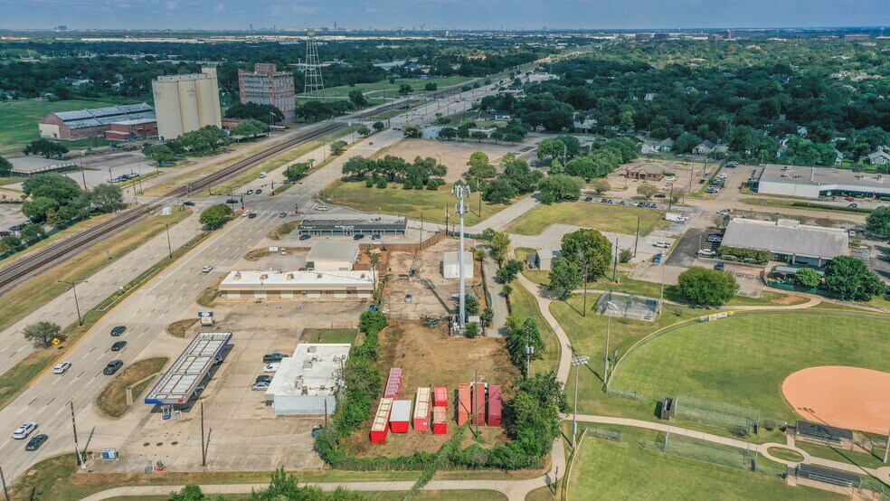 More Photos Of 7830 Highway 90A, Sugar Land Warehouse For Lease