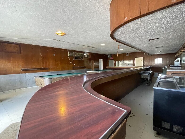 More Photos Of 17059 Myrtle Ave, Huron Restaurant For Sale