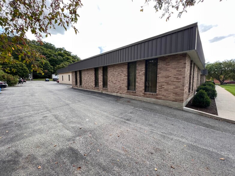 More Photos Of 285 Market St, Lockport Office For Sale
