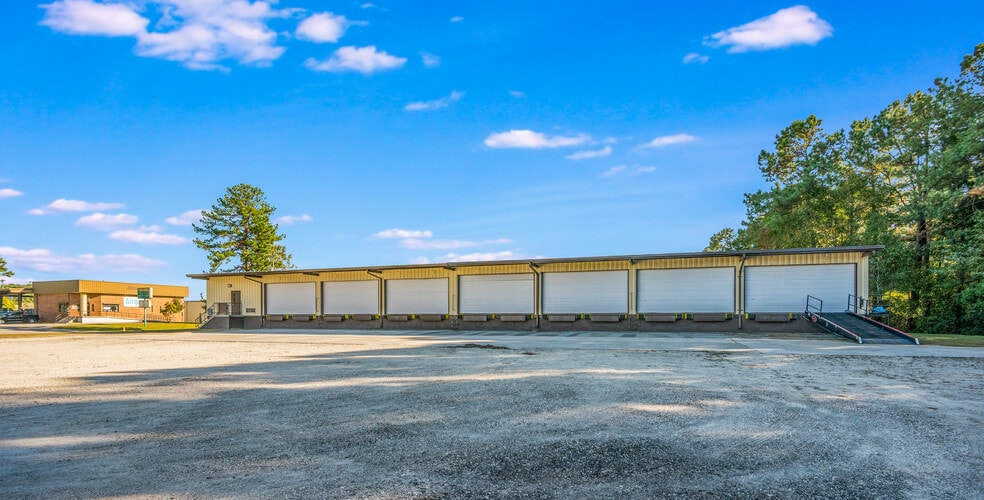 More Photos Of 161 Center St, Jacksonville Truck Terminal For Lease