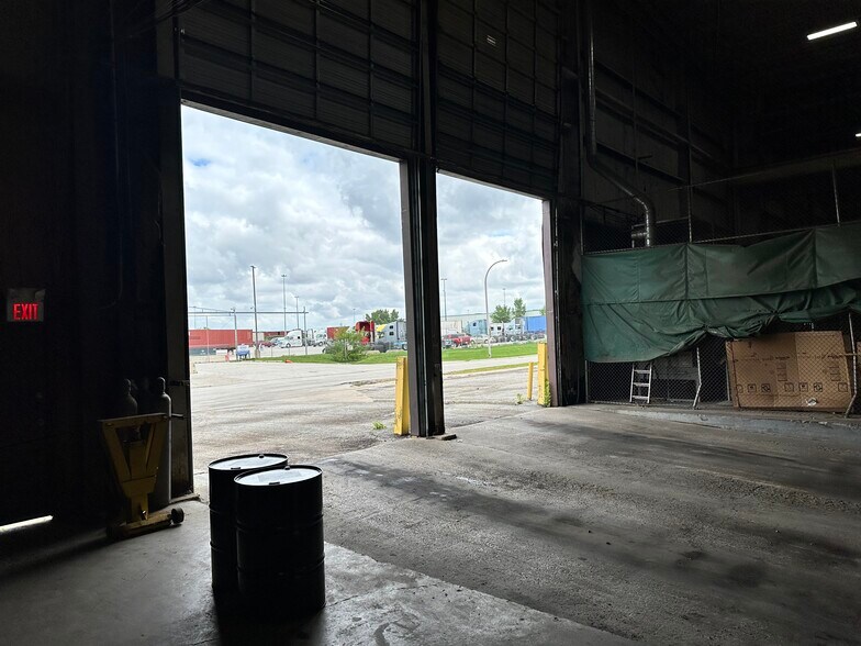 More Photos Of 5443 W 70th Pl, Bedford Park Manufacturing For Sale