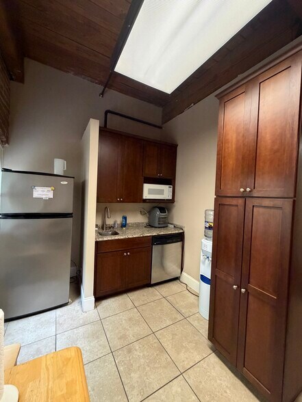 More Photos Of 171 Church St, Charleston Office For Sale