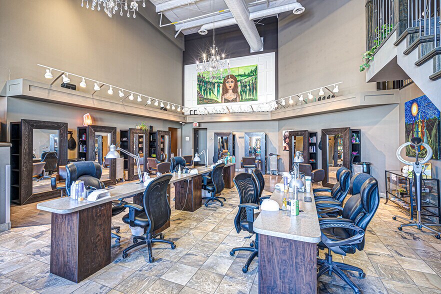 More Photos Of 2602 50 Av, Lloydminster Showroom For Sale