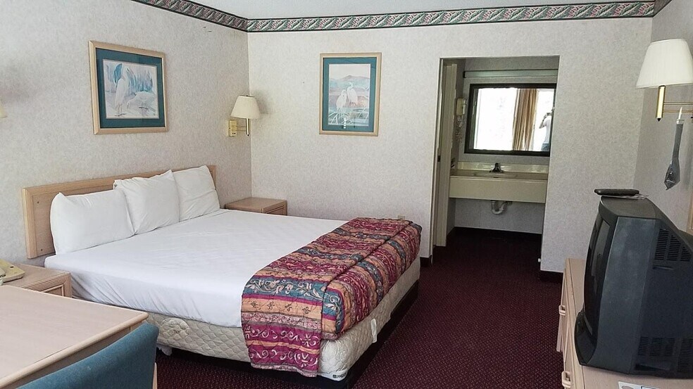 More Photos Of 852374 US Highway 17, Yulee Hotel For Sale