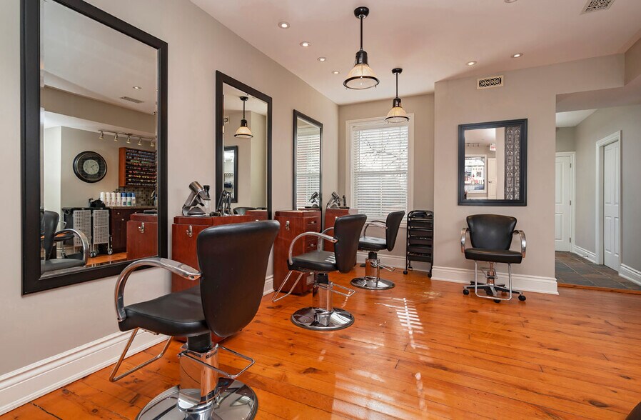 More Photos Of 6391 Main St, Whitchurch-Stouffville Storefront Retail Office For Lease