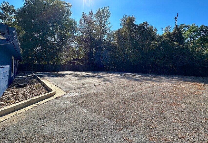 More Photos Of 26519 Oak Ridge Dr, Spring Storefront Retail Office For Sale