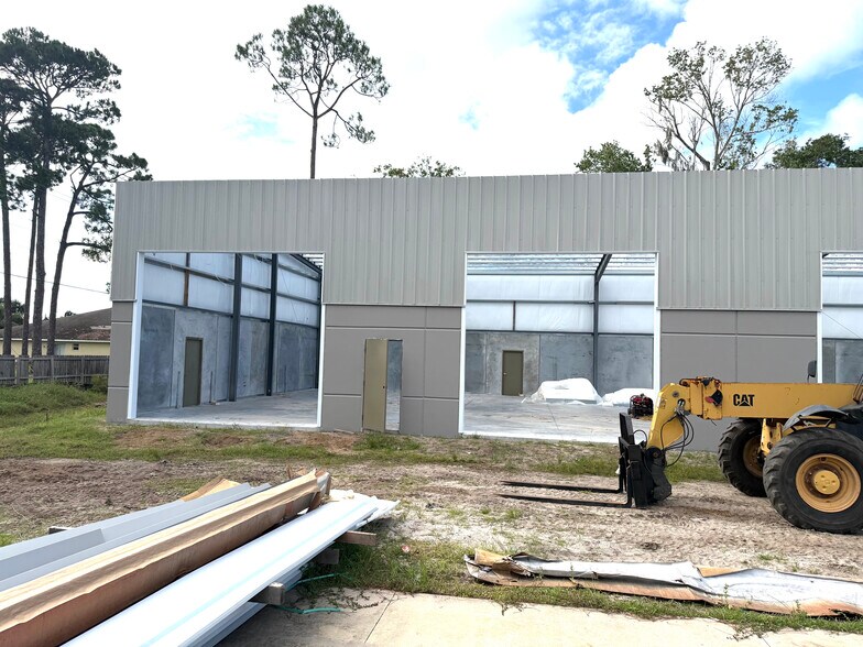 More Photos Of 2720 Hibiscus Dr, Edgewater Warehouse For Lease